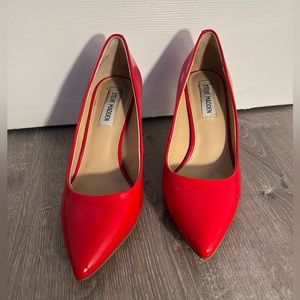 W7.5 Steve Madden Red Faux Leather Heels